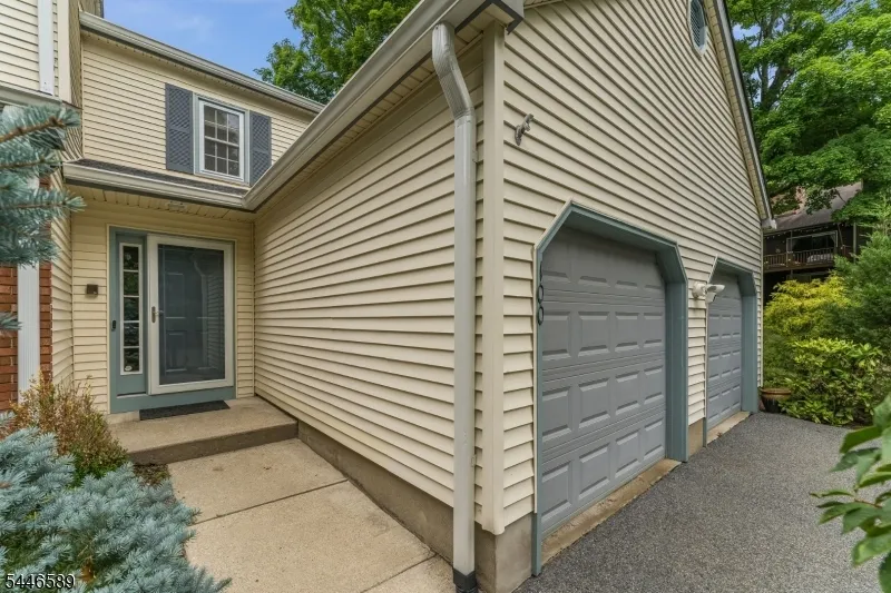 100 Goldfinch Mdws Allamuchy, NJ 07840