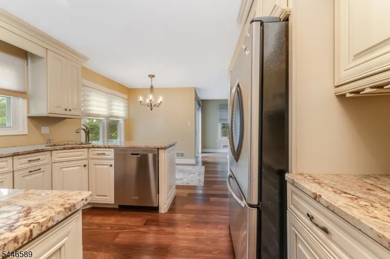 100 Goldfinch Mdws Allamuchy, NJ 07840