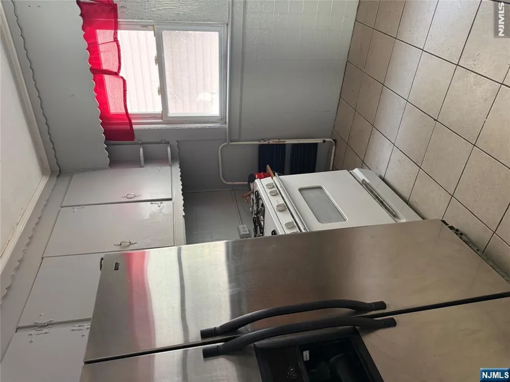 51 Ampere Parkway 2 East Orange, NJ 07017
