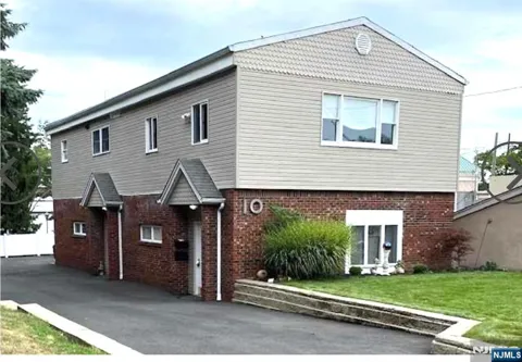 10 Evergreen Avenue 2