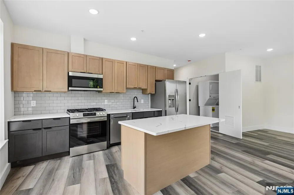 448 -452 Orange Avenue 203 Newark, NJ 07103