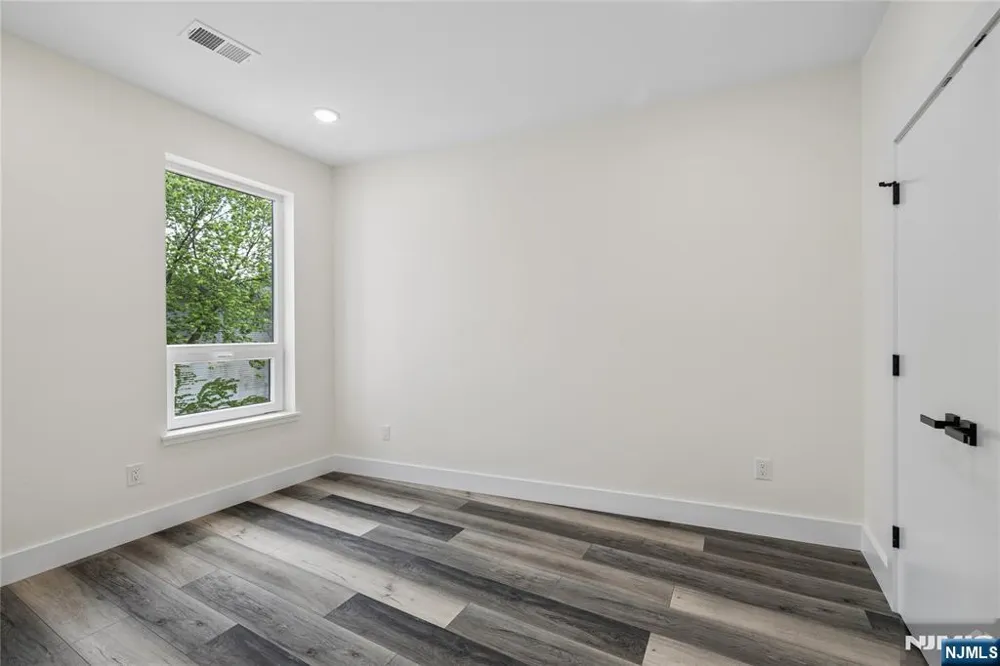 448 -452 Orange Avenue 203 Newark, NJ 07103