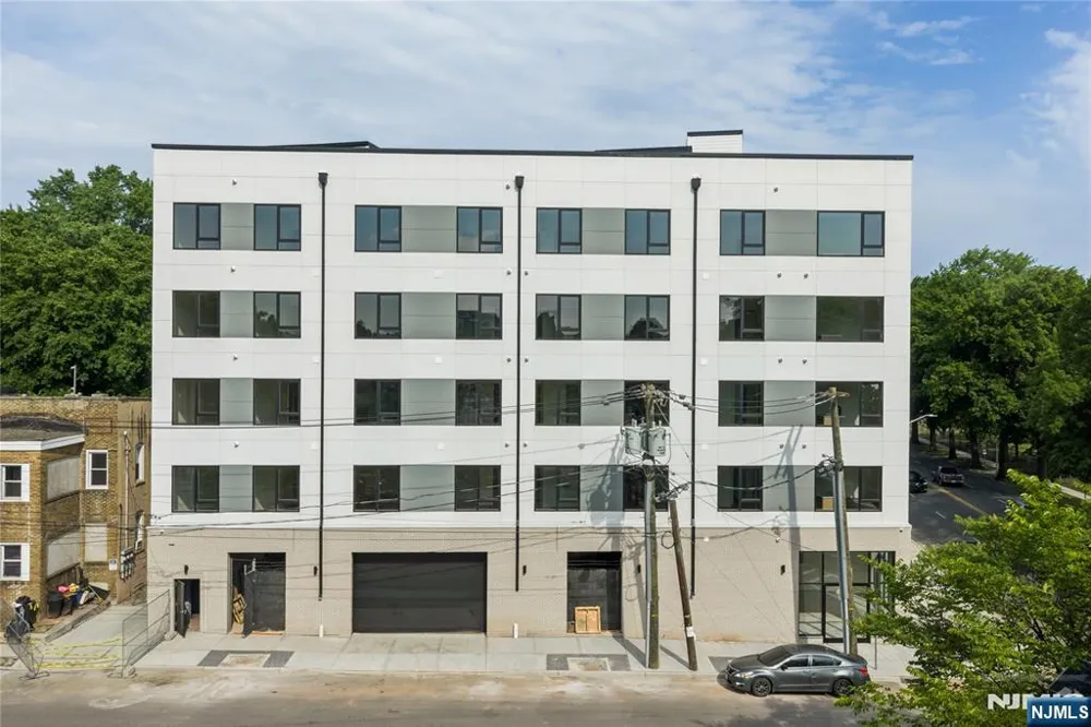 448 -452 Orange Avenue 203 Newark, NJ 07103