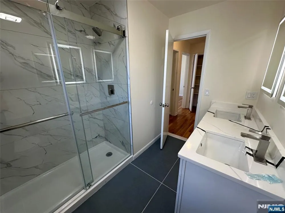 407 Jane Street 2 Fort Lee, NJ 07024