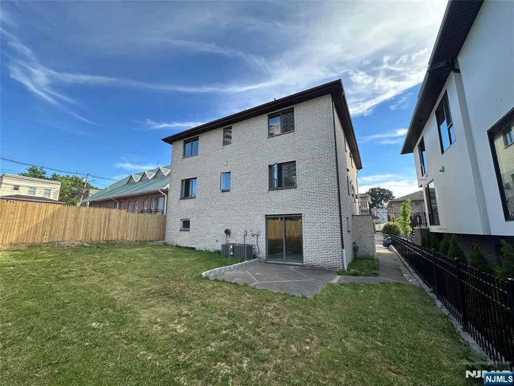 407 Jane Street 2 Fort Lee, NJ 07024