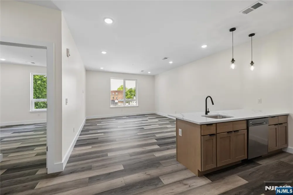 448 - 452 Orange Avenue 202 Newark, NJ 07103