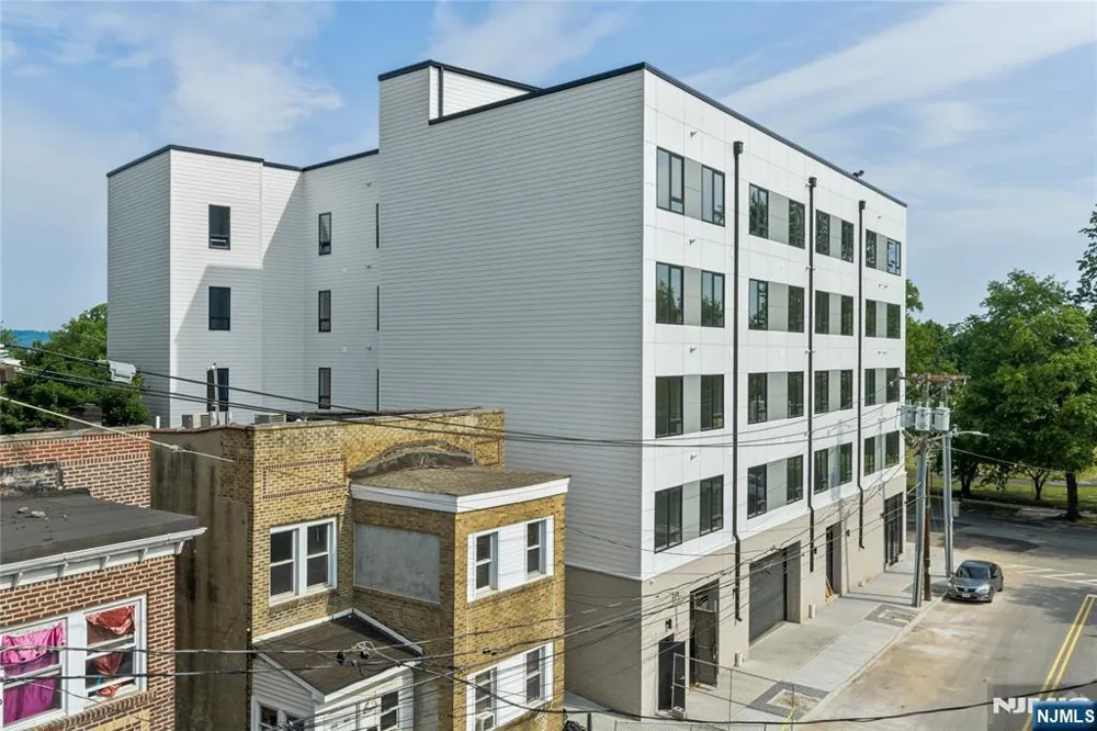 448 - 452 Orange Avenue 202 Newark, NJ 07103