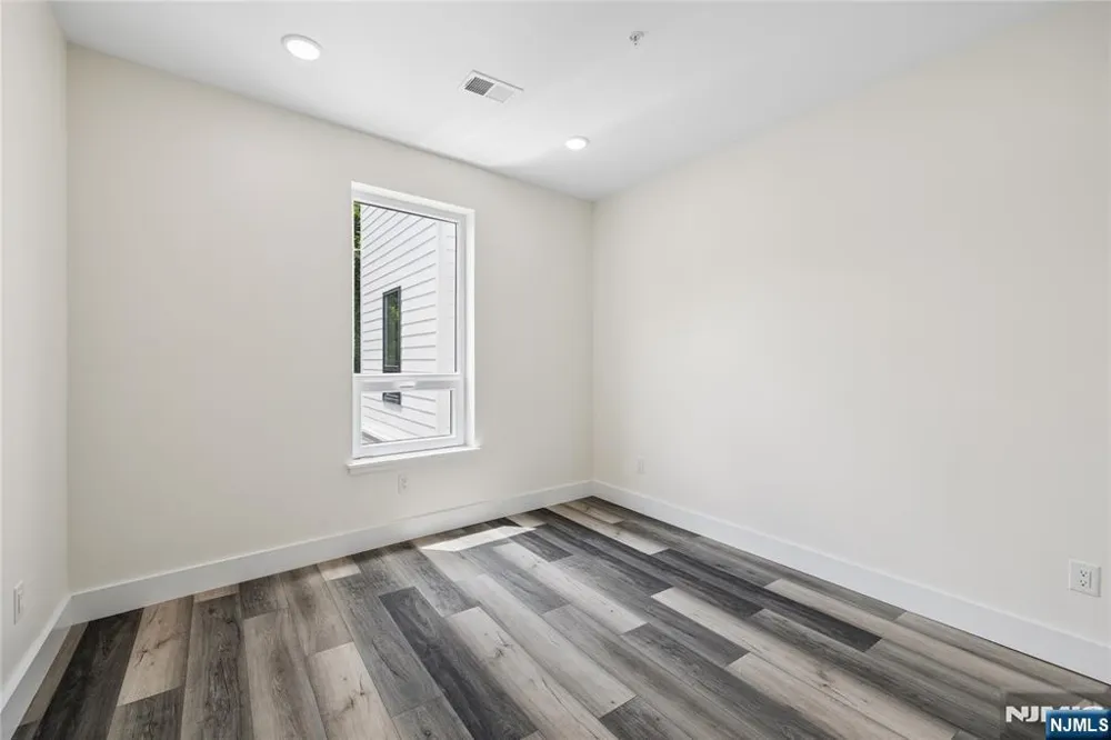 448 - 452 Orange Avenue 202 Newark, NJ 07103