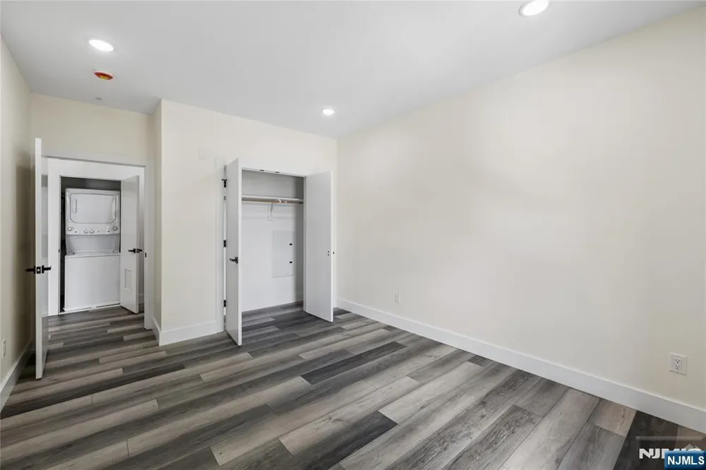 448 - 452 Orange Avenue 202 Newark, NJ 07103