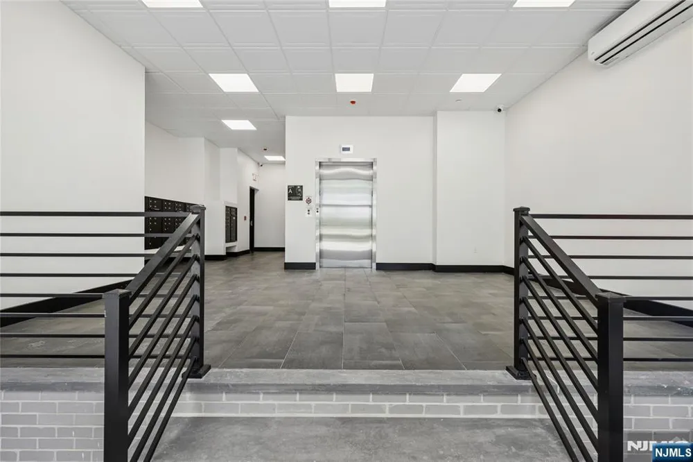 448 - 452 Orange Avenue 202 Newark, NJ 07103