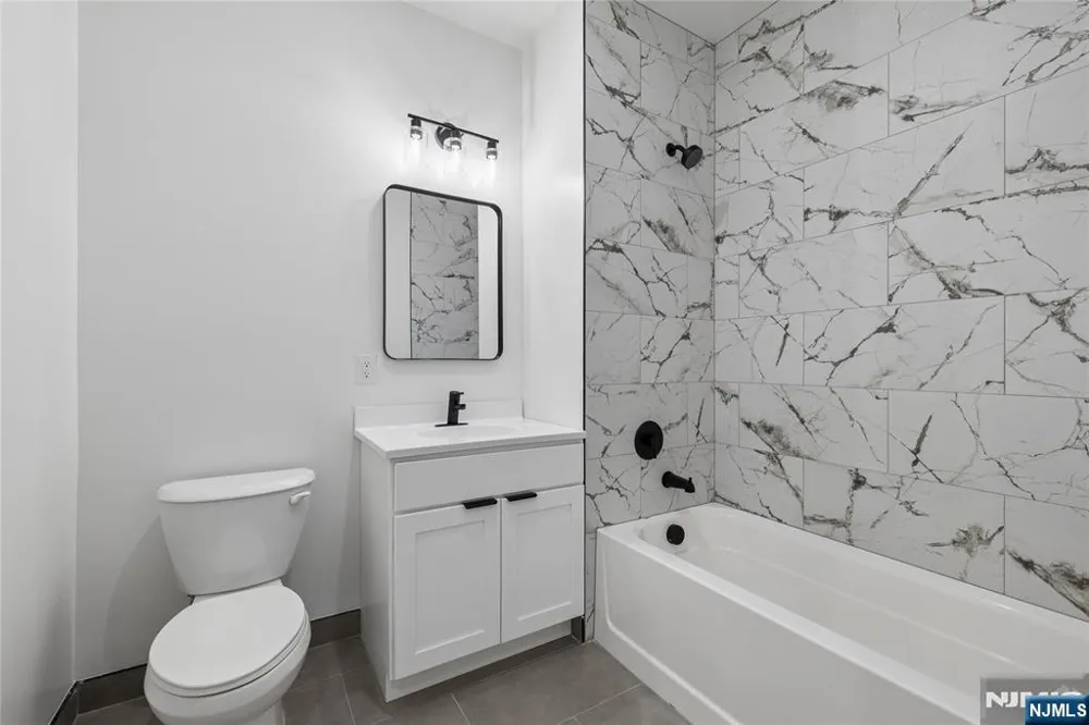 448 - 452 Orange Avenue 202 Newark, NJ 07103