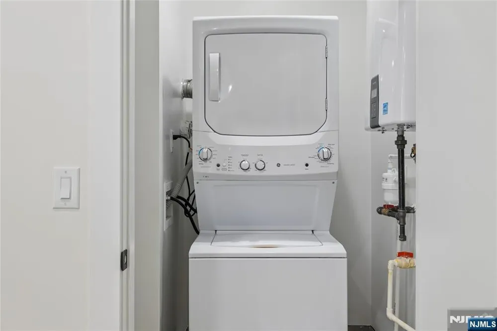 448 - 452 Orange Avenue 202 Newark, NJ 07103