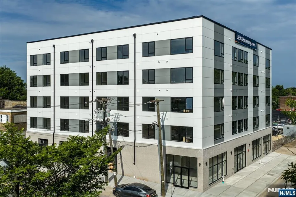 448 - 452 Orange Avenue 202 Newark, NJ 07103