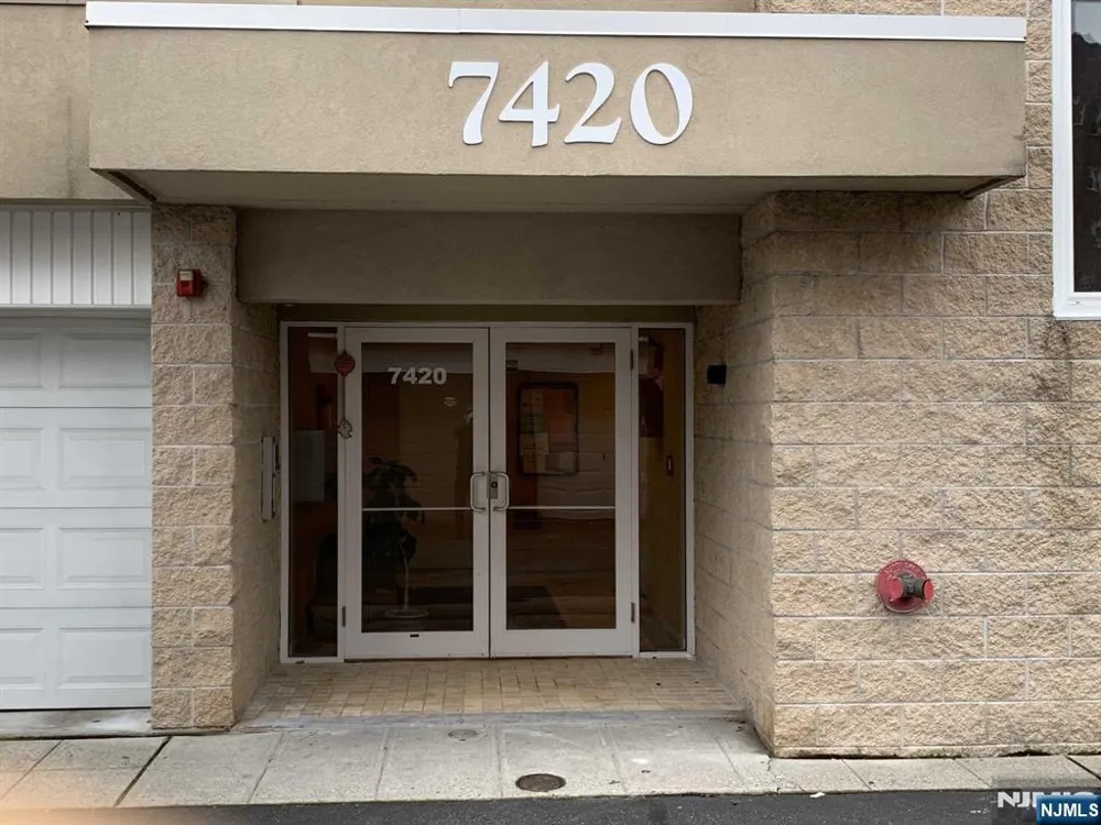 7420 Boulevard E #2C North Bergen, NJ 07047