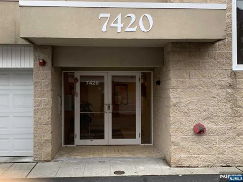 7420 Boulevard E #2C