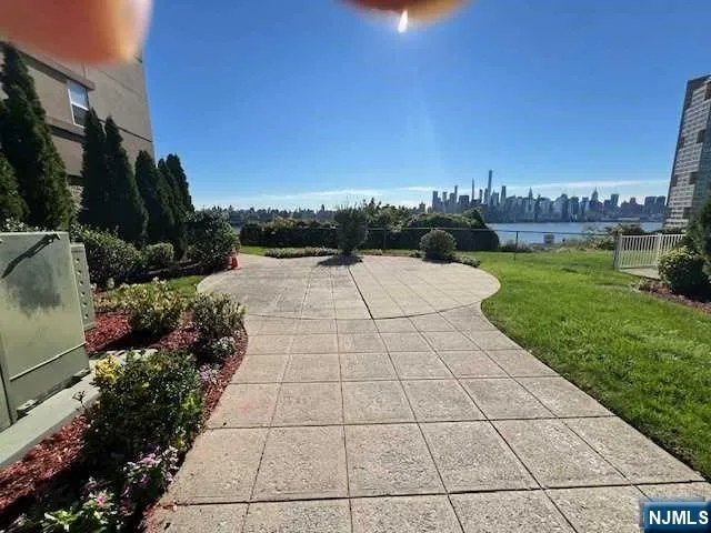7420 Boulevard E #2C North Bergen, NJ 07047