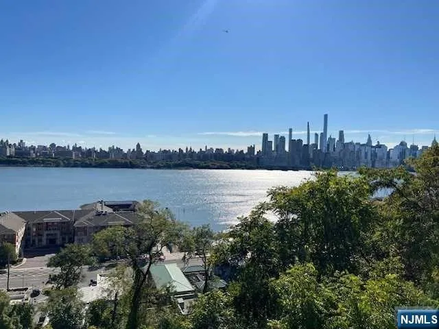 7420 Boulevard E #2C North Bergen, NJ 07047