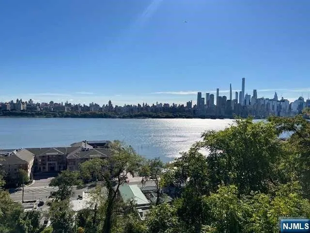 7420 Boulevard E #2C North Bergen, NJ 07047