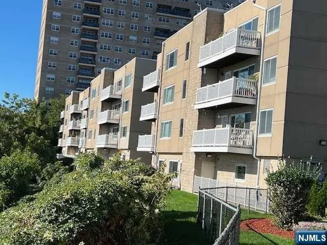 7420 Boulevard E #2C North Bergen, NJ 07047