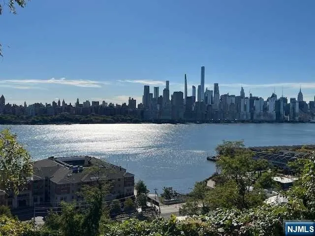 7420 Boulevard E #2C North Bergen, NJ 07047