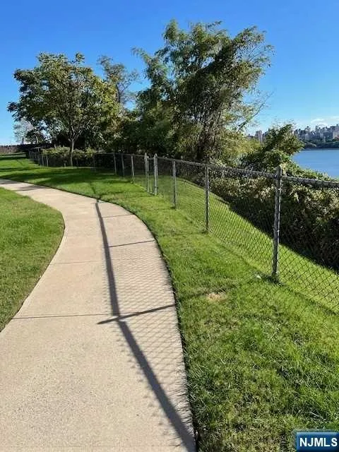 7420 Boulevard E #2C North Bergen, NJ 07047