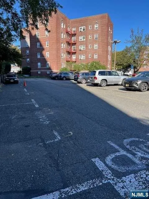 7420 Boulevard E #2C North Bergen, NJ 07047