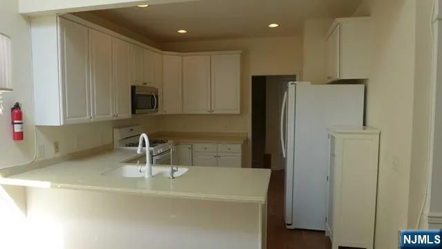 85 Buckthorn Paramus, NJ 07652