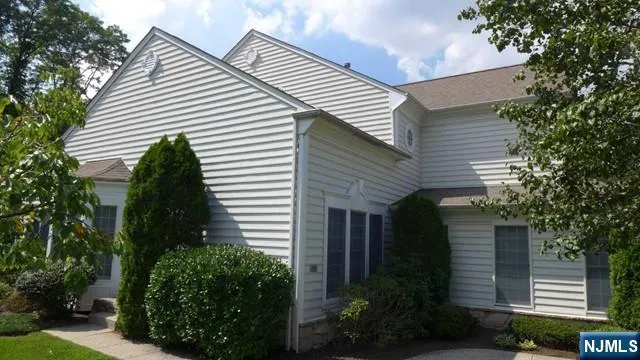 85 Buckthorn Paramus, NJ 07652