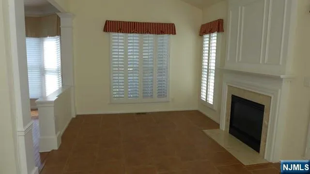 85 Buckthorn Paramus, NJ 07652