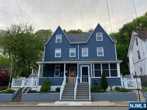 454 Undercliff Avenue