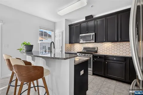 5 Truman Drive 5