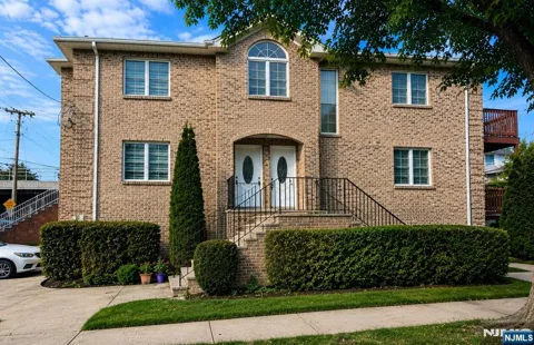 44 Delia Boulevard B