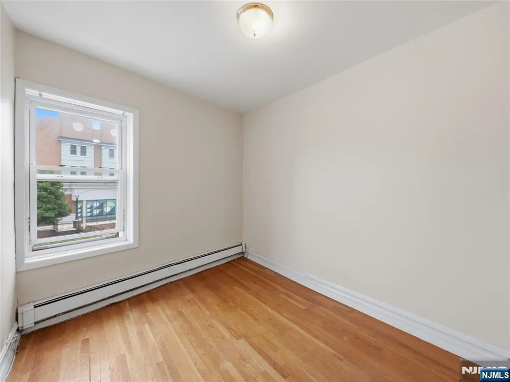 1-2 Hilliard Avenue 1 Edgewater, NJ 07020