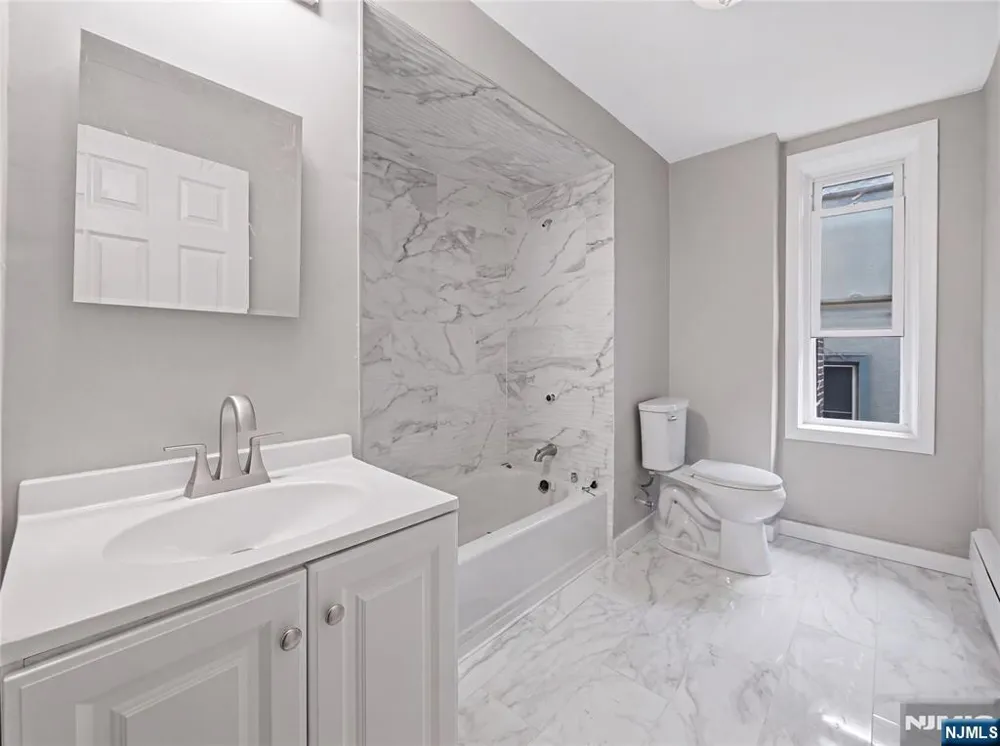 1-2 Hilliard Avenue 1 Edgewater, NJ 07020