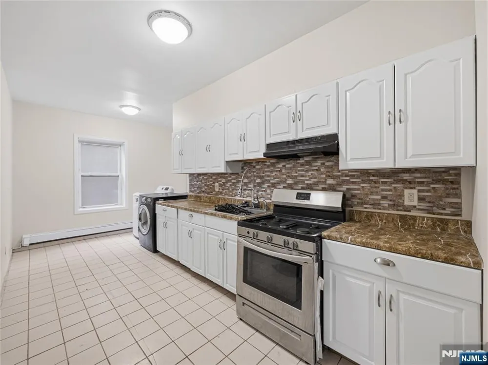 1-2 Hilliard Avenue 1 Edgewater, NJ 07020