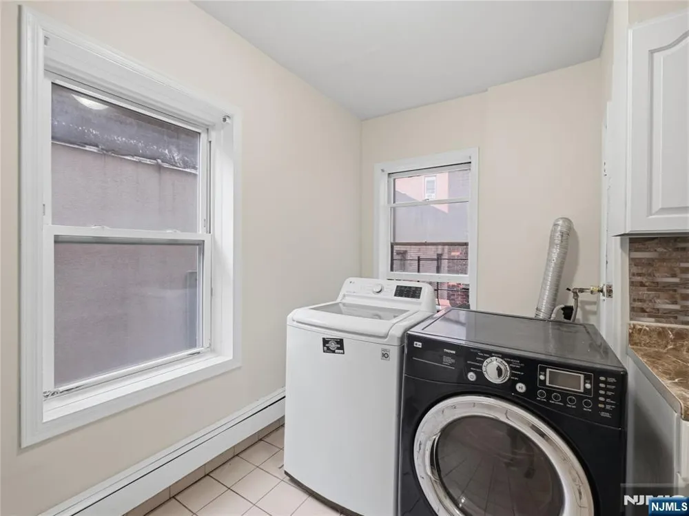 1-2 Hilliard Avenue 1 Edgewater, NJ 07020