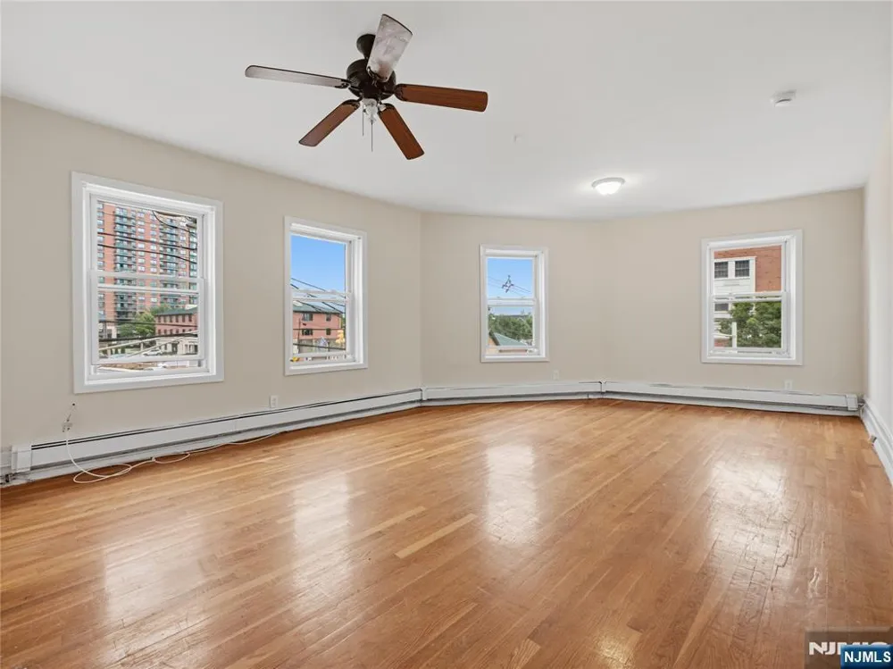 1-2 Hilliard Avenue 1 Edgewater, NJ 07020