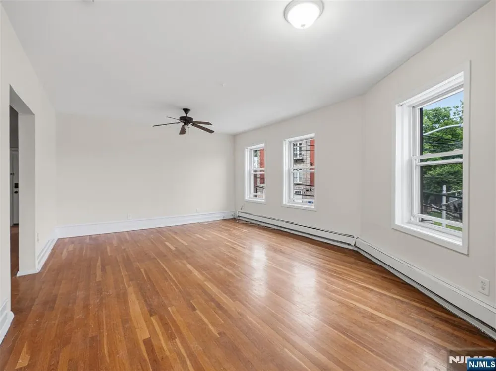 1-2 Hilliard Avenue 1 Edgewater, NJ 07020