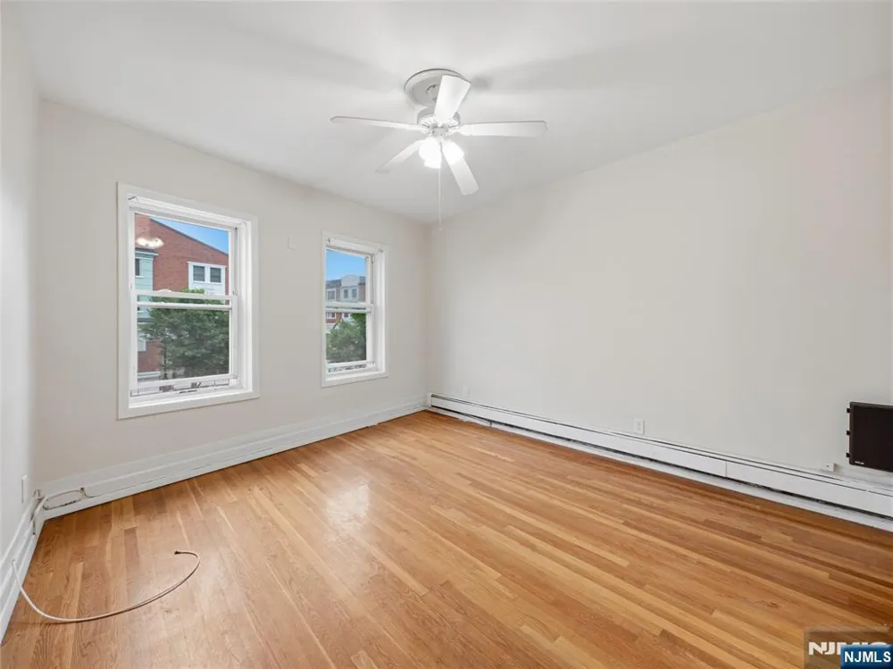 1-2 Hilliard Avenue 1 Edgewater, NJ 07020