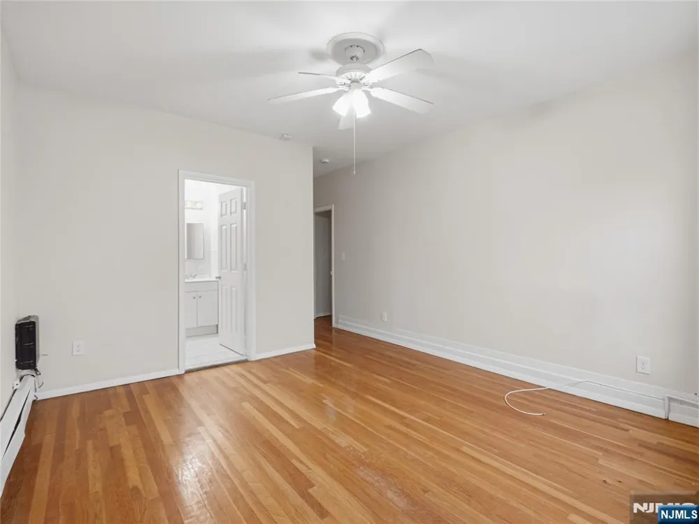 1-2 Hilliard Avenue 1 Edgewater, NJ 07020