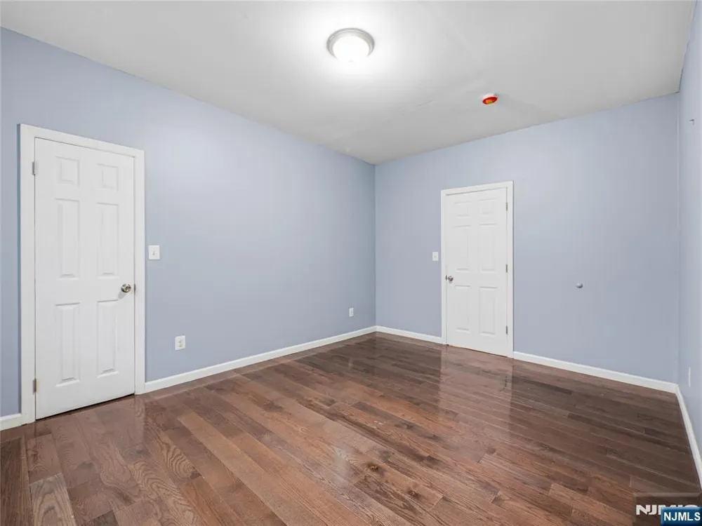 1-2 Hilliard Avenue 2 Edgewater, NJ 07020