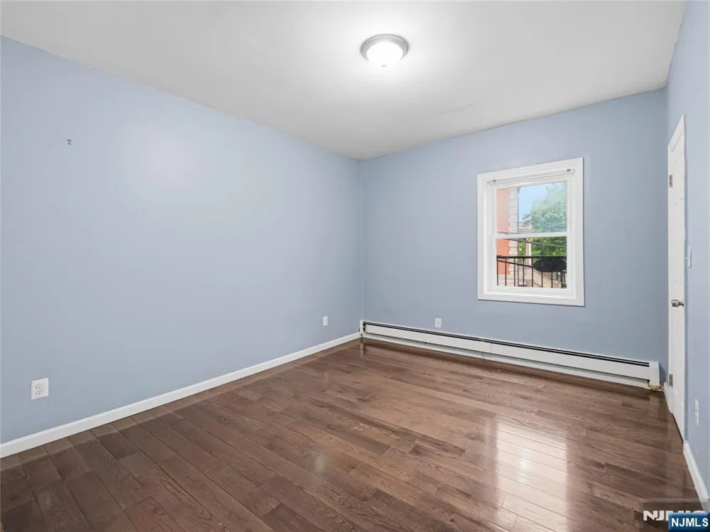 1-2 Hilliard Avenue 2 Edgewater, NJ 07020