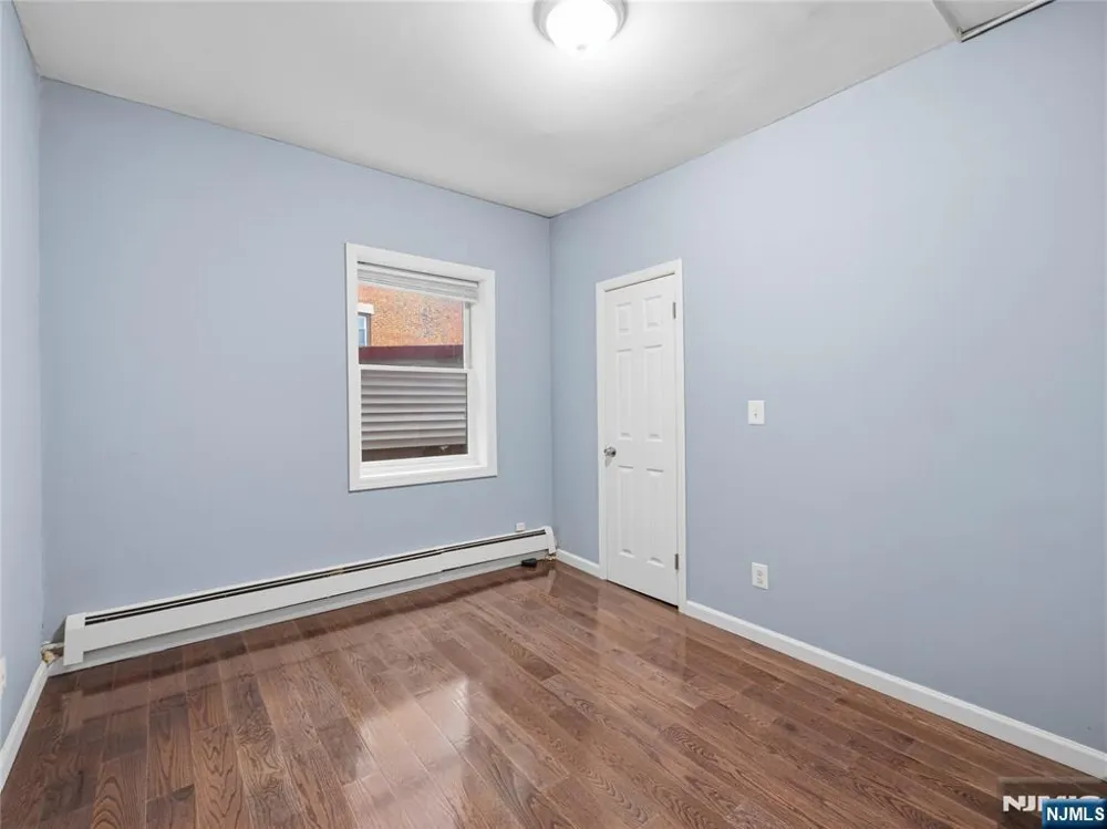 1-2 Hilliard Avenue 2 Edgewater, NJ 07020
