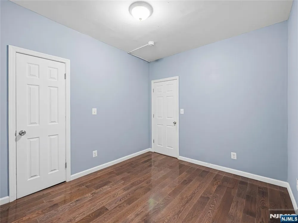 1-2 Hilliard Avenue 2 Edgewater, NJ 07020