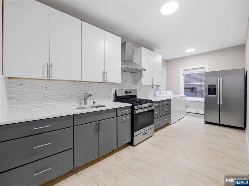 1-2 Hilliard Avenue 2 Edgewater, NJ 07020