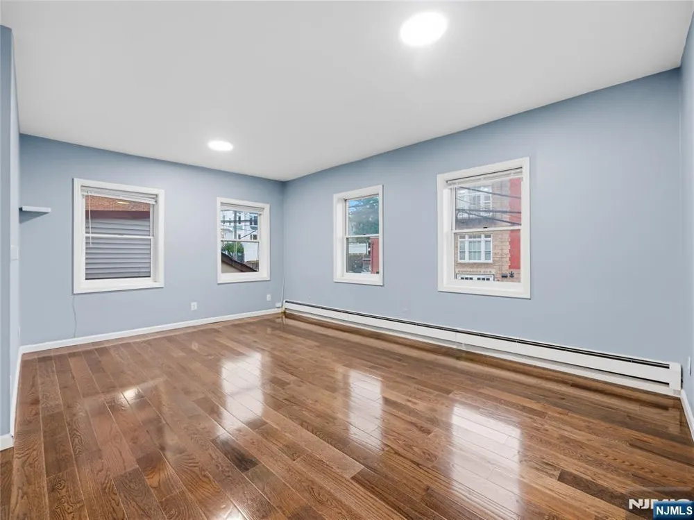 1-2 Hilliard Avenue 2 Edgewater, NJ 07020