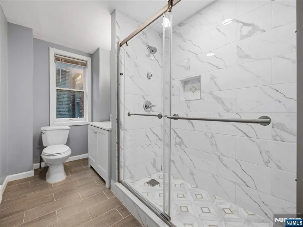 1-2 Hilliard Avenue 2 Edgewater, NJ 07020