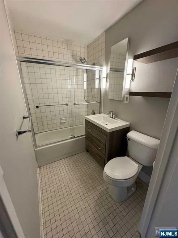 111 Mulberry Street 2R Newark, NJ 07102