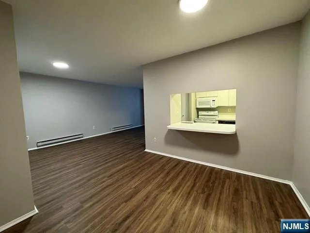 111 Mulberry Street 2R Newark, NJ 07102