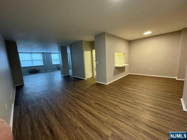111 Mulberry Street 2R Newark, NJ 07102